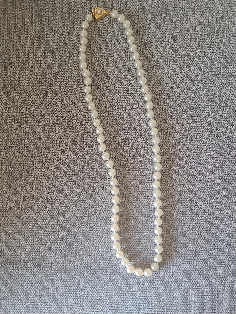 Luz Claiborne (LCI) Faux Pearl Necklace in White & Gold Like New